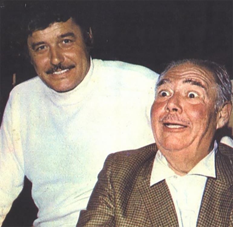 Guy Williams (El Zorro) y Henry Calvin (Sargento García)