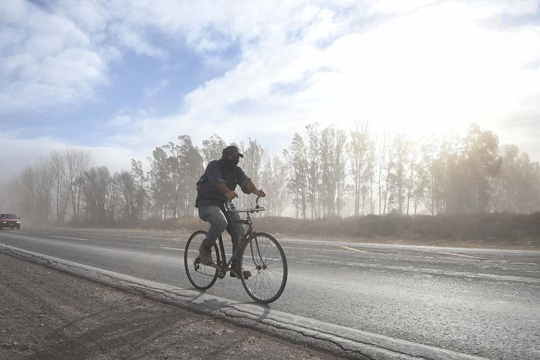 Fuertes ráfagas de viento Zonda por la tarde del miércoles en Mendoza.