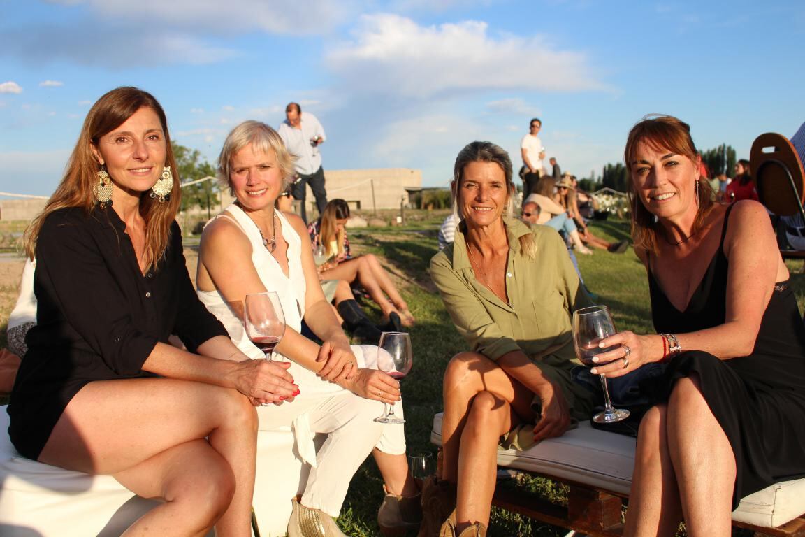 Mariela Gherbi, Valeria Mason, Valeria Calvente y Ana Clara Mesa.