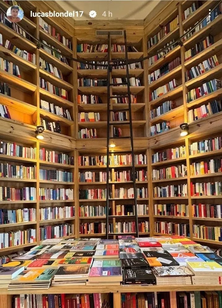 Un futbolista del Xeneize se mostró en una librería