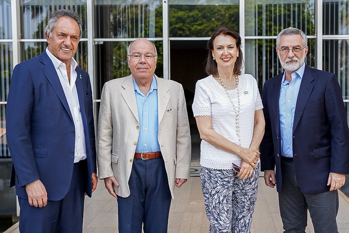 Daniel Scioli junto a Diana Mondino y el canciller de Brasil.