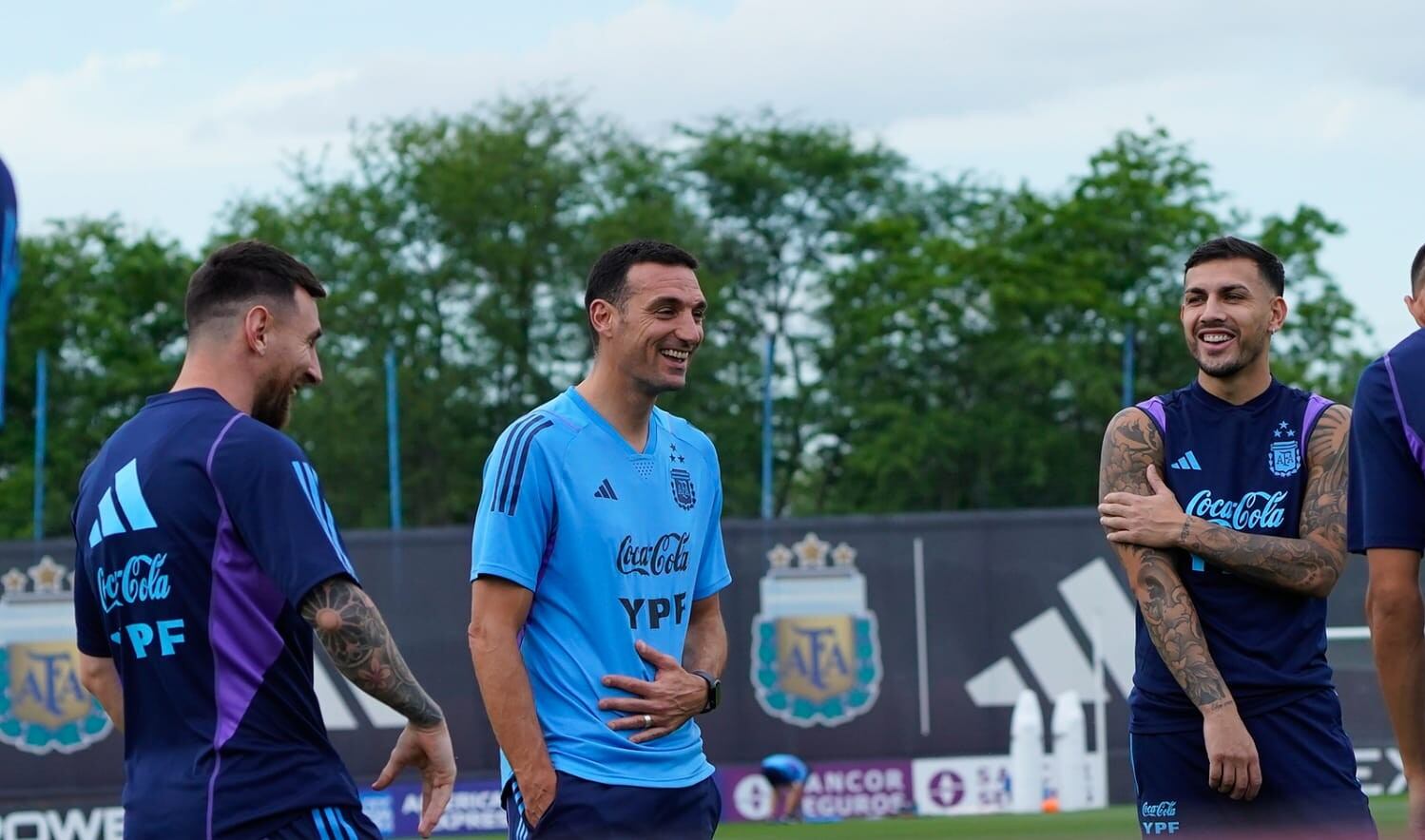 La selección se prepara para visitar a Brasil, el martes en el Maracaná, por la sexta fecha de las eliminatorias. (@Argentina)