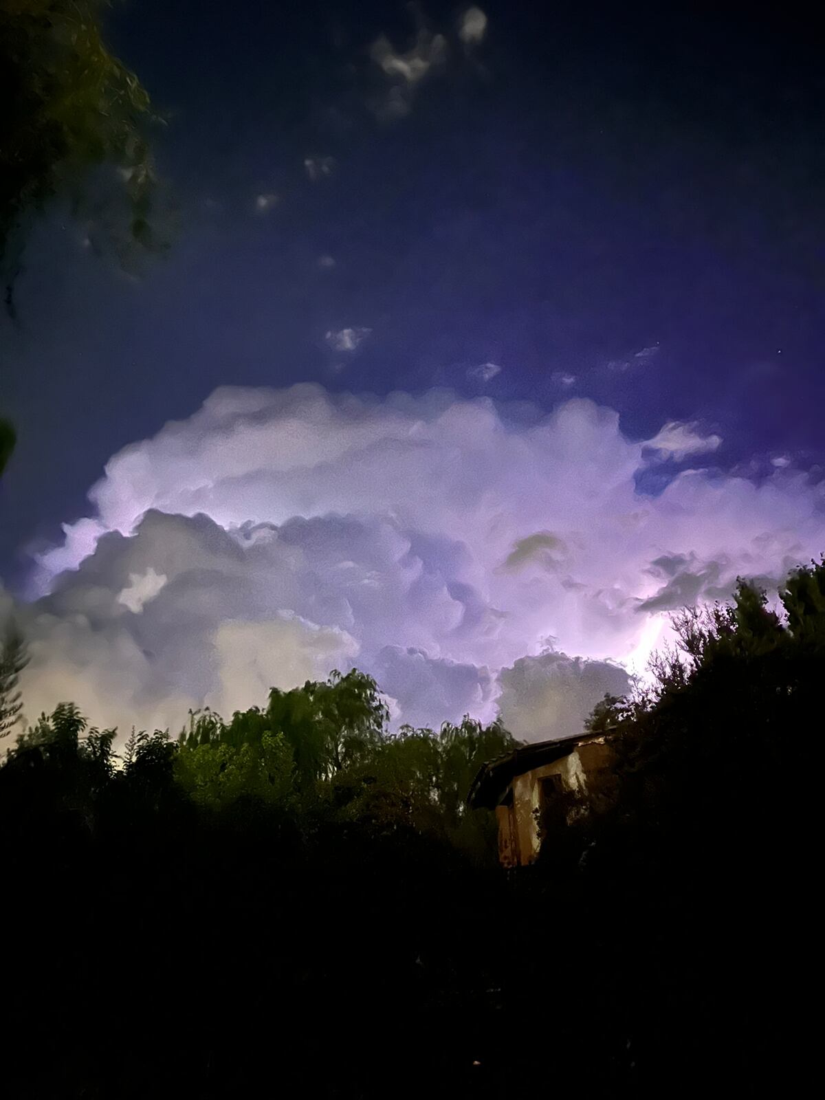 El imactante video que muestra un “nido de relámpagos” durante la tormenta de anoche en Maipú. Foto: Gentileza Alfredo Escolar.