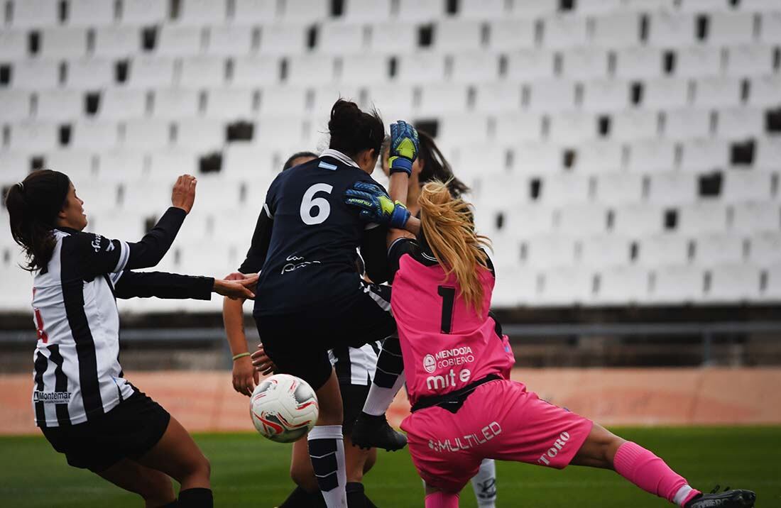 Un encuentro futbolístico muy entretenido donde las chicas dejaron lo mejor.