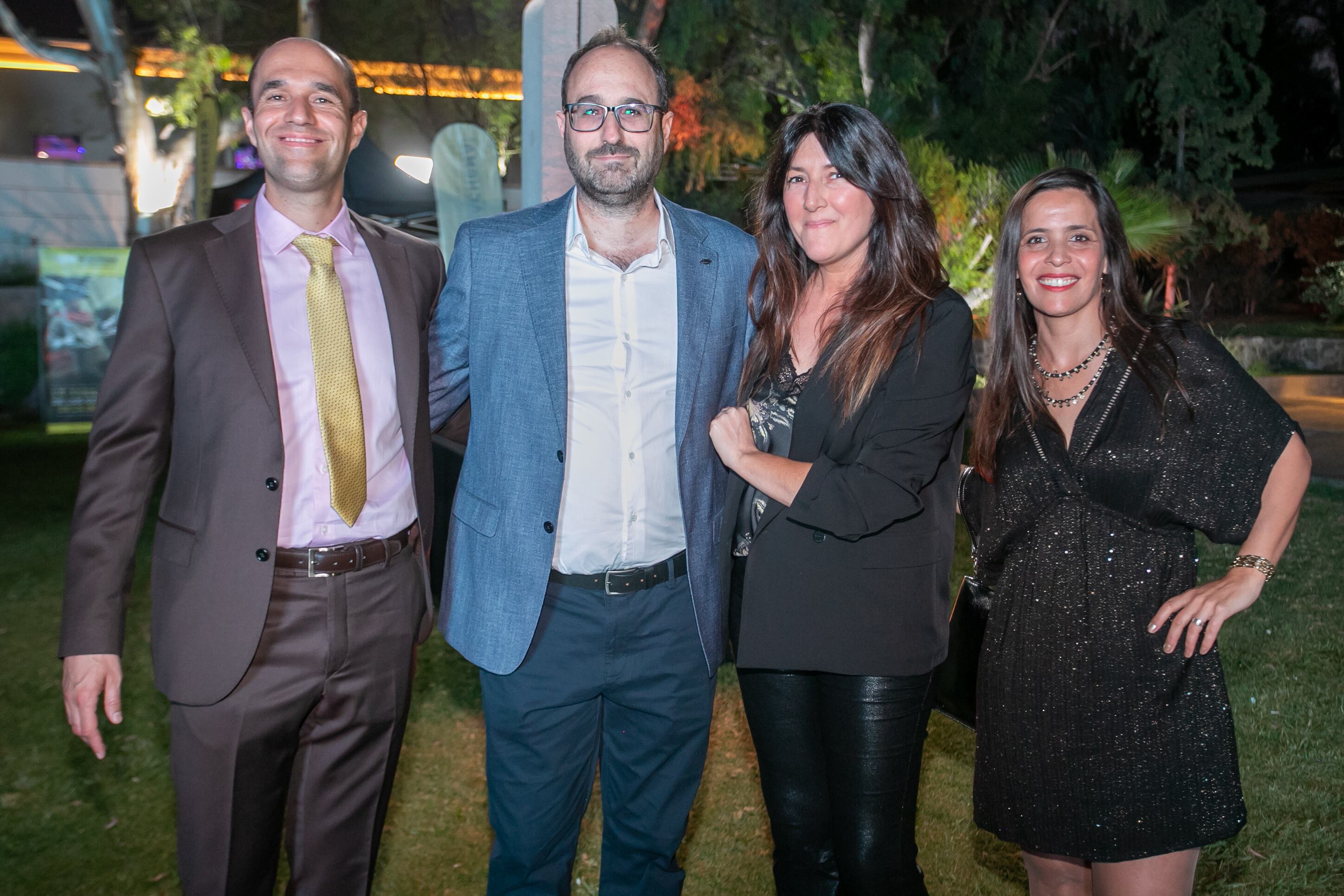 Martín y Juan Sendra junto a Laura Mazzei y Cintia Bassi.