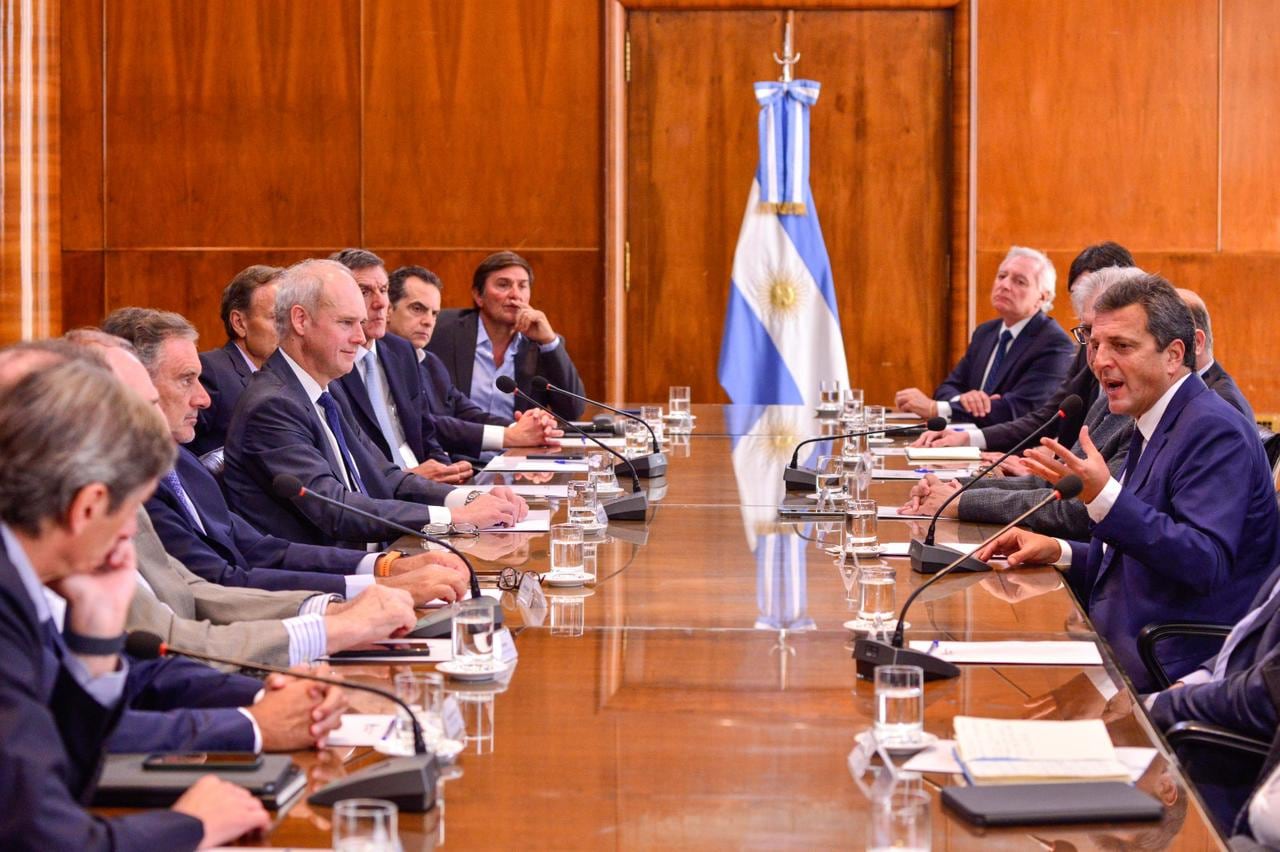 Sergio Massa anunció la política de canje de bonos.