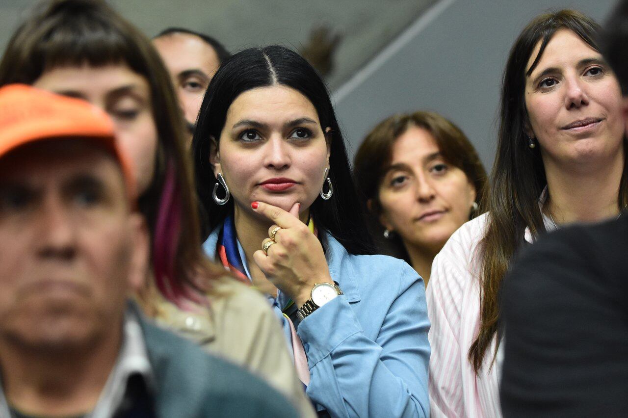 Acto por el día de la Lealtad Peronista. Sindicalistas de diferentes gremios se hicieron presentes en el acto. La presidente del partido, Anabel Sagasti estuvo presente en el salón junto a otras autoridades políticas.
Foto: Mariana Villa / Los Andes 