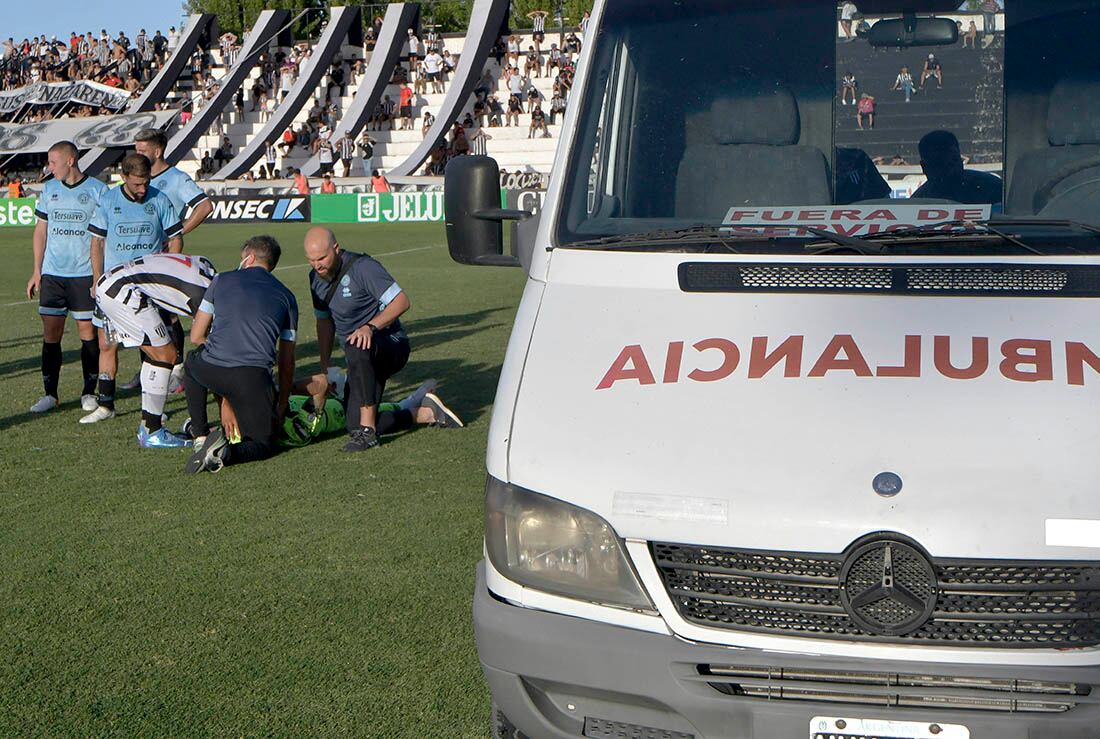 El Club Gimnasia y Esgrima perdió por la mínima diferencia frente el Club Atlético  Belgrano de Córdoba en el estadio Víctor Legrotaglie por la fecha 8 del torneo de la Primera Nacional. Foto: Orlando Pelichotti / Los Andes