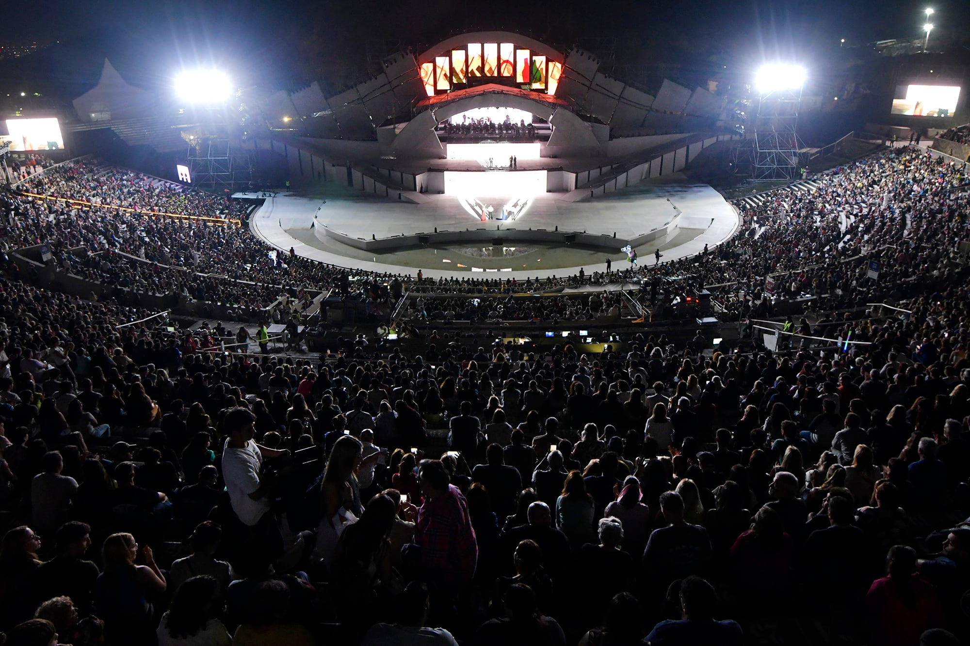 Fiesta Nacional de la Vendimia 2024
El anfiteatro Frank Romero Day “Coronados de historia y futuro”, en la repetición lució con todo su esplendor, y sobre el cierre actuó Ciro y los Persas, ovacionado por miles de mendocinos y turistas.

Foto:  Orlando Pelichotti