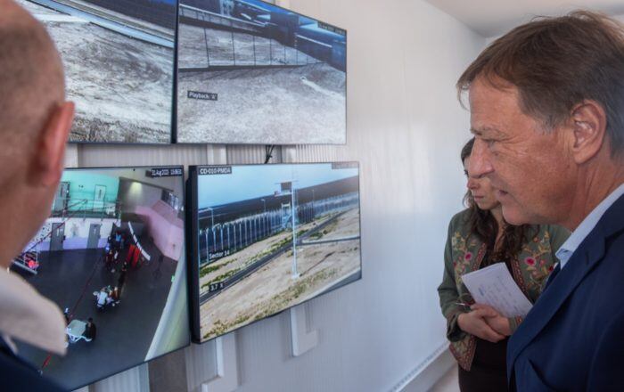 El gobernador Rodolfo Suárez recorrió las nuevas instalaciones de la cárcel Almafuerte II. Foto: Prensa Mendoza