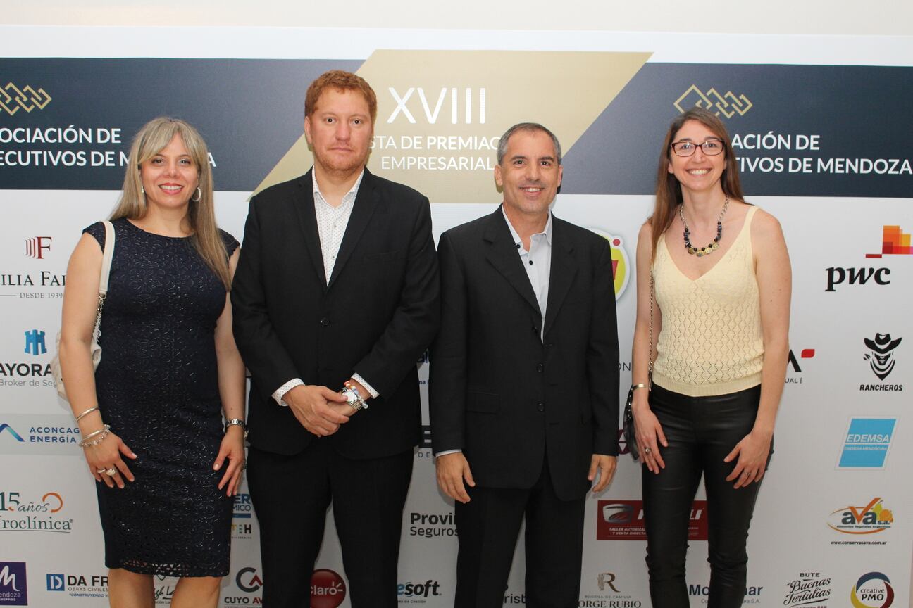 Natalia Stolavai, Matías Garcia, Juan Pablo Moldelo y Evelina Valentini.