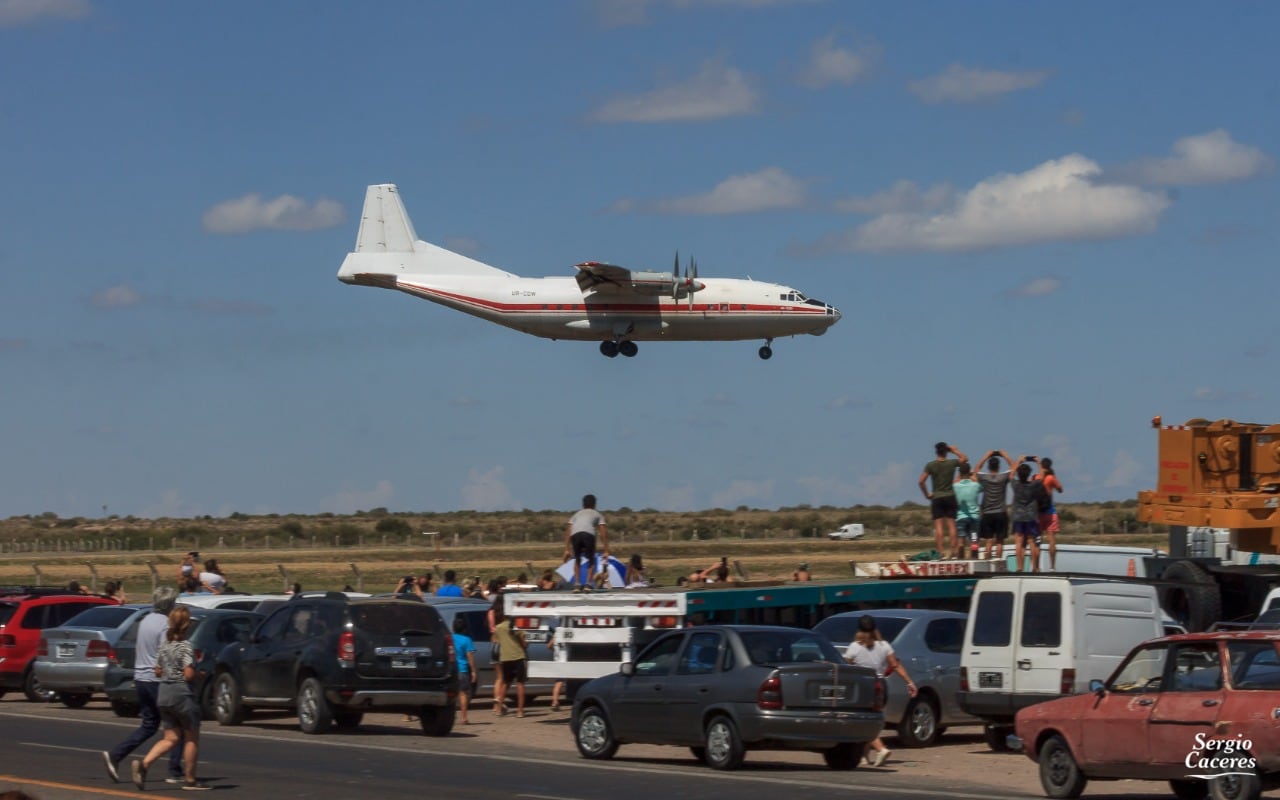 Aterrizaje avión Antonov An-12 NB Foto: Gentileza Sergio Cáceres