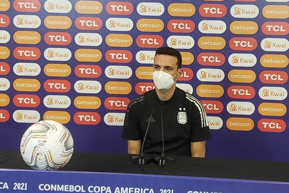 El entrenador argentino no adelantó el "11" de la selección que disputará la semifinal contra Colombia. (@Argentina)