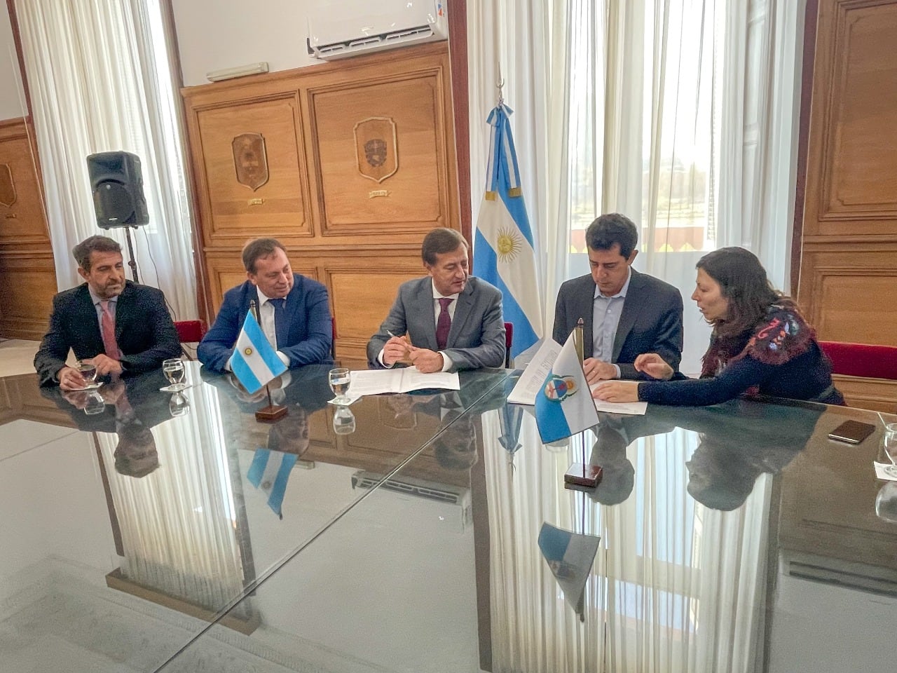 Mario Isgró, Martín Aveiro, Rodolfo Suárez, Eduardo De Pedro y Silvina Batakis. Prensa Gobierno