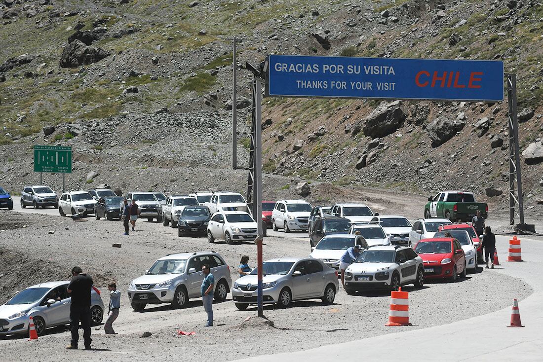 En el Paso fronterizo Los Libertadores de Chile, todos los turistas deben realizarse un nuevo PCR. - José Gutiérrez / Los Andes