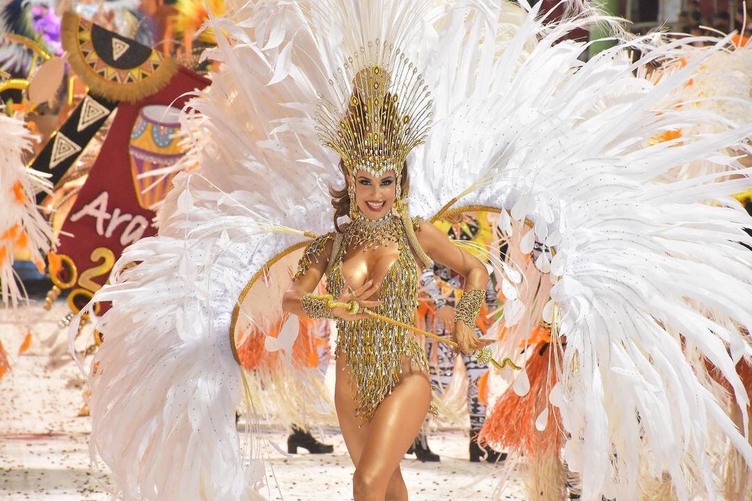 Lourdes Sánchez en el carnaval de Corrientes.