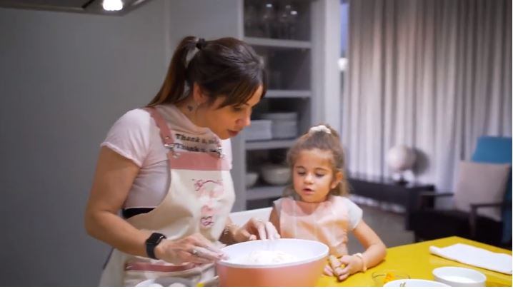 Así es la casa de Romina Uhrig en un barrio privado de Pinamar.