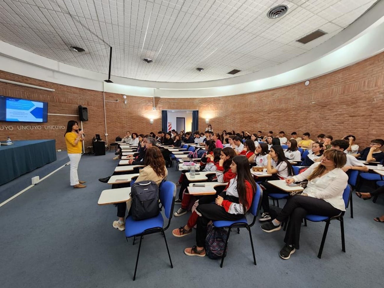 
Habrá un examen al terminar el secundario y los extranjeros podrían pagar la universidad: los cambios en Educación si se aprueba la ley ómnibus de Milei

