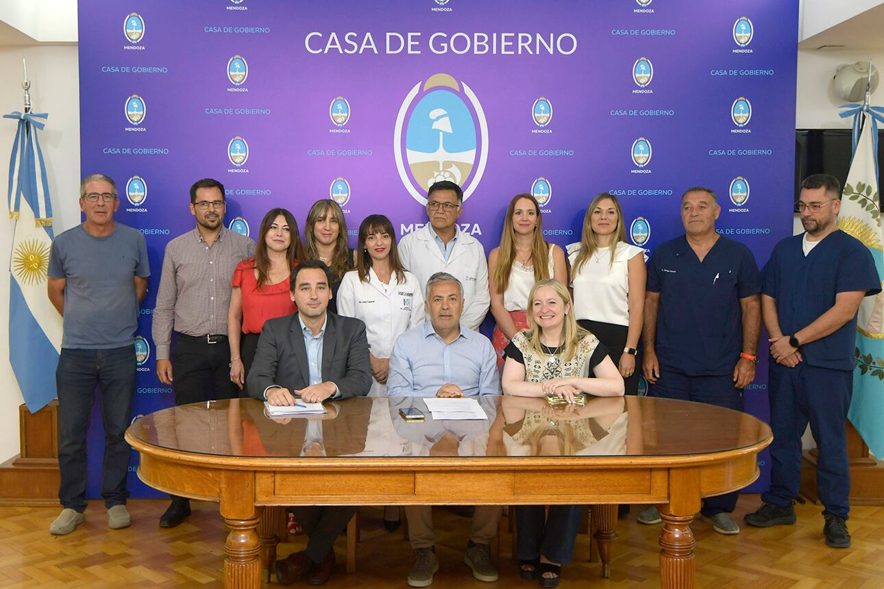 El gobernador Alfredo Cornejo confirmó que el ministerio tendrá tres subsecretarías: Salud, Administración y Deportes.

Rodolfo Montero a cargo de la cartera
Foto: Orlando Pelichotti