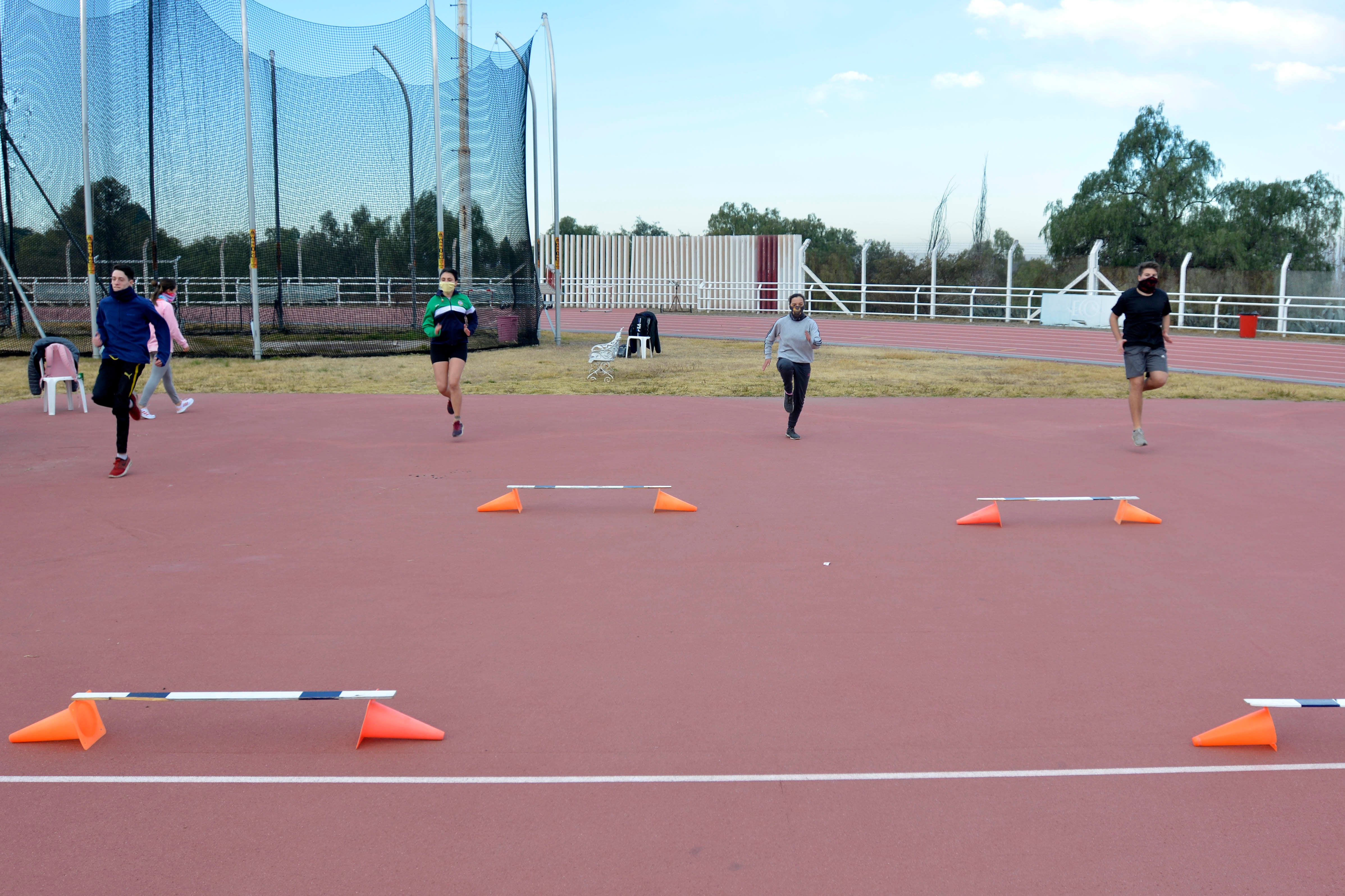 El grupo del profesor Leiva de la UNCuyo fue el primero en entrenar. Foto: Nicolás Rios / Los Andes
