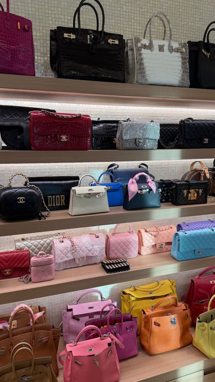 La millonaria colección de zapatos y bolsos de Wanda Nara.