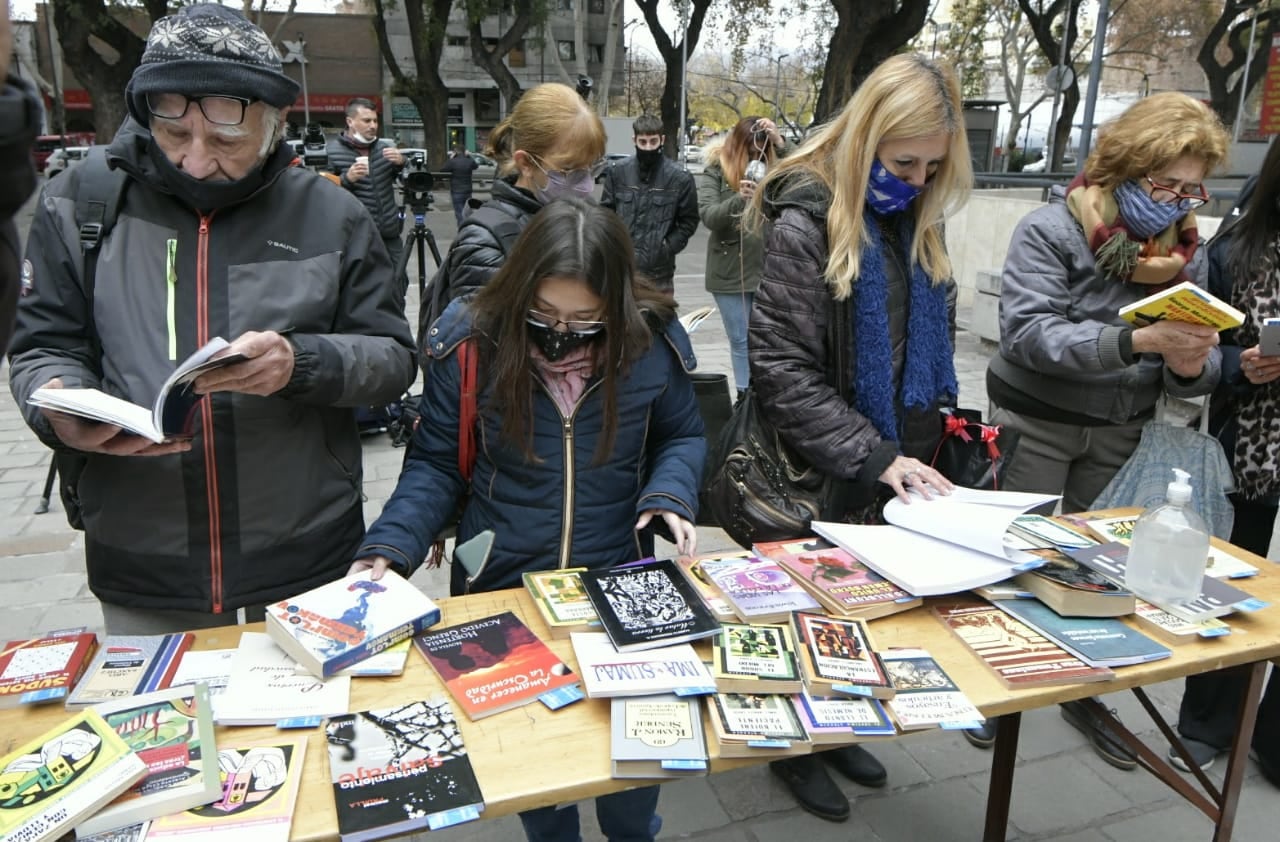 Suelta de Libros