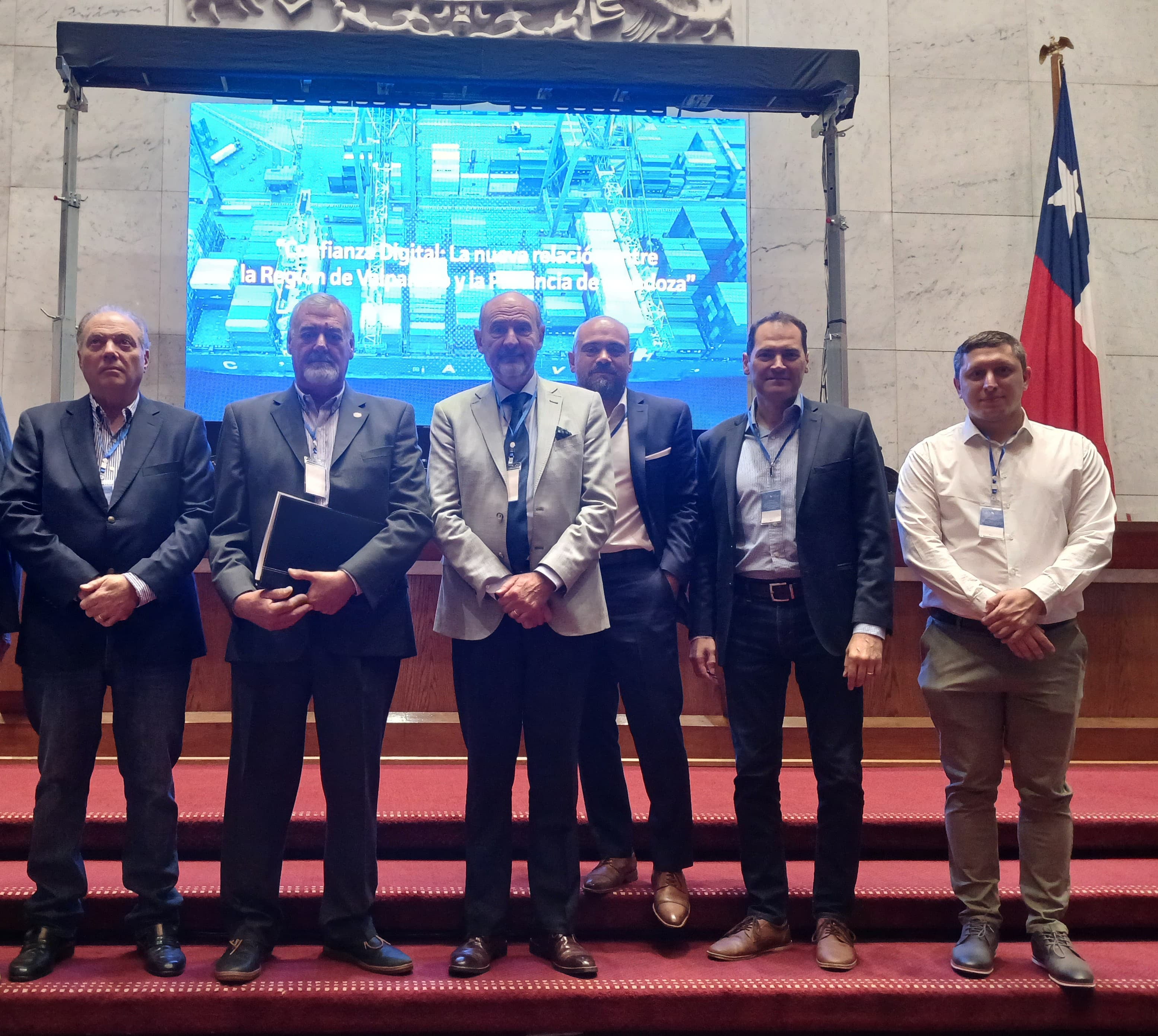 El ministro de Producción, Rodolfo Vargas Arizu, con los representantes de Aprocam y el empresario Mauricio Badaloni. Foto: Los Andes