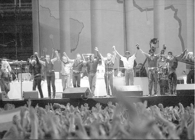 Sting, Peter Gabriel, Bruce Springsteen, Tracy Chapman y Youssou N’Dour pisaron el inmenso escenario que se montó sobre el Malvinas Argentinas