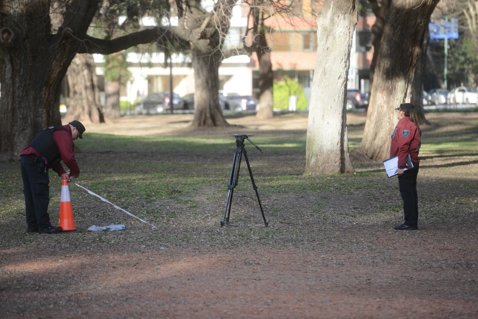 Cruento asesinato de un ingeniero tras recibir una puñalada en Palermo. (Fotos Clarín)