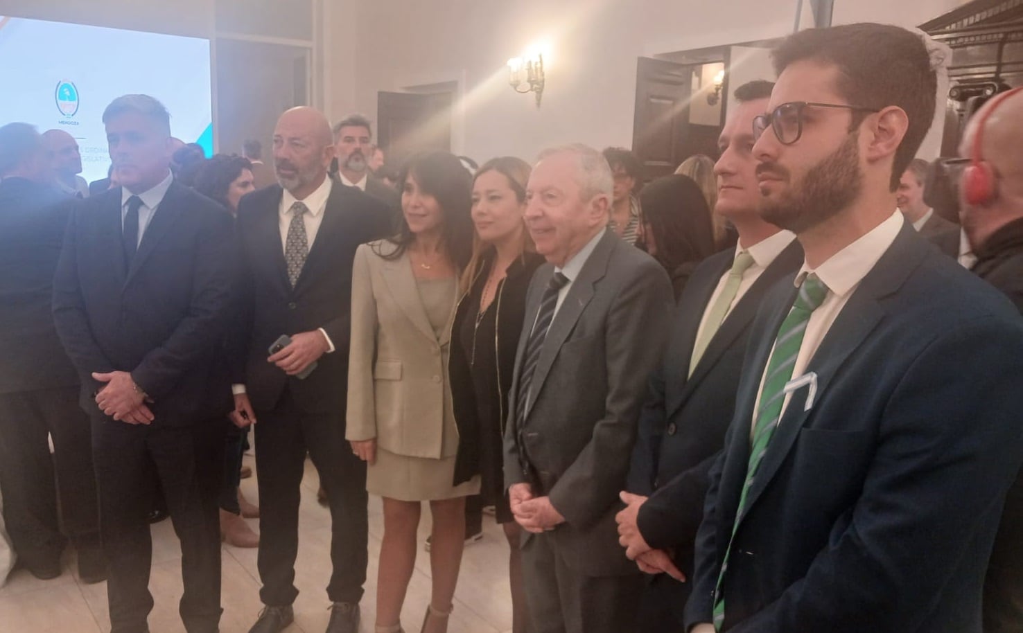 Dirigentes del Partido Verde y el PJ se mostraron juntos en la Legislatura. Foto: Gentileza