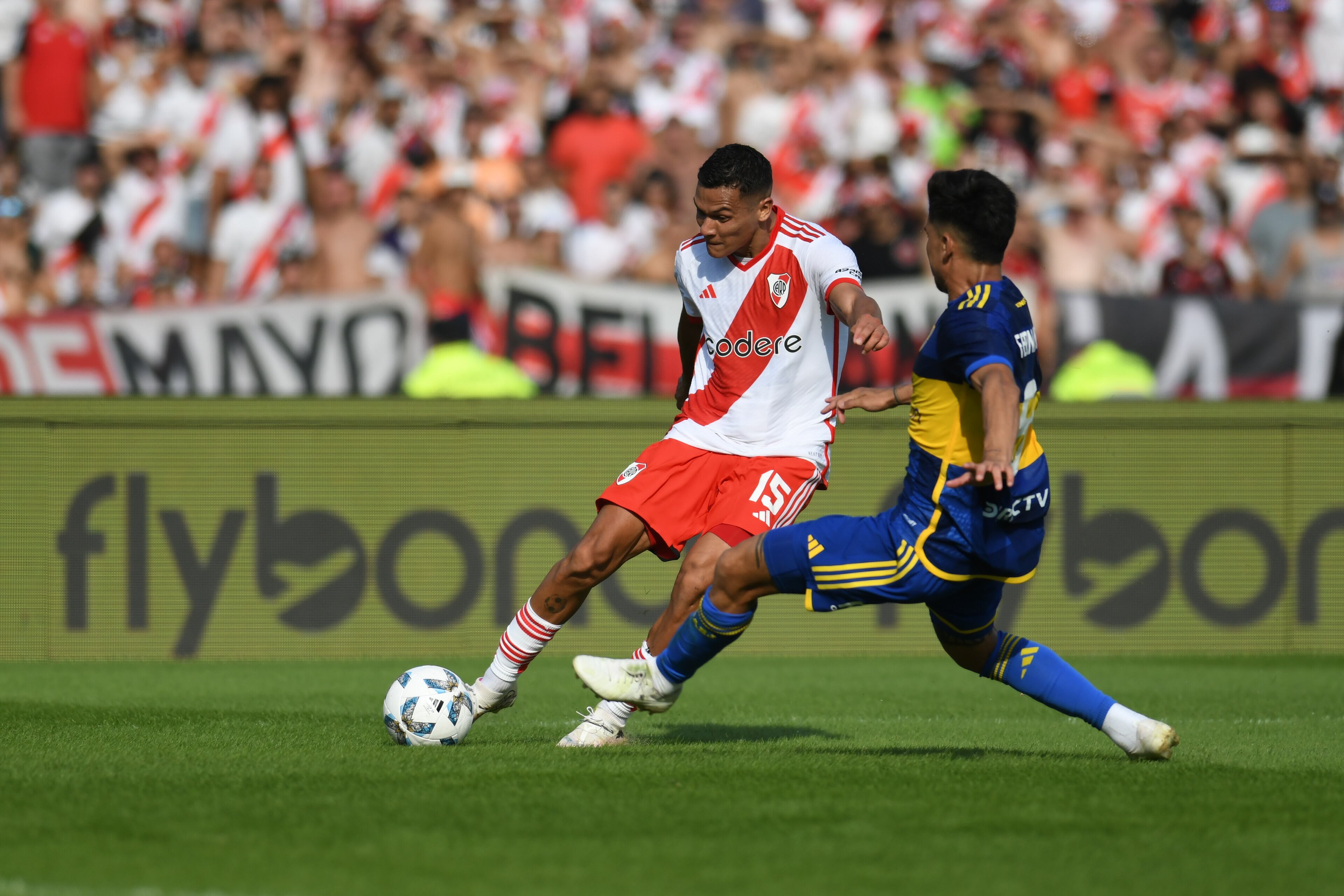 River y Boca, en partido de cuartos de final de la Copa de la Liga 2024, en el Kempes. (Ramiro Pereyra / La Voz)