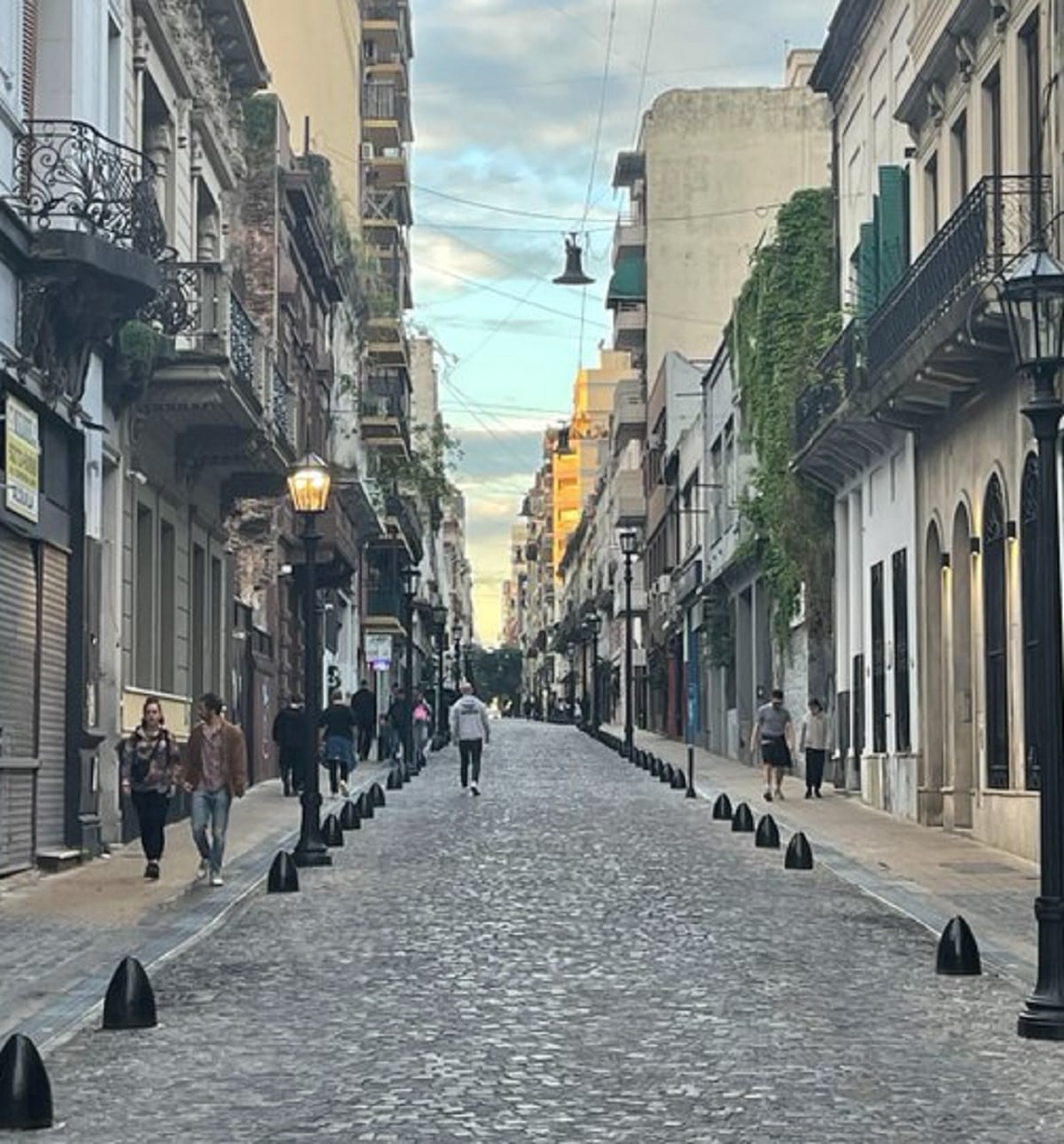 Destacó que el tráfico en Buenos Aires es menos caótico y que las amplias avenidas permiten un tránsito más fluido.