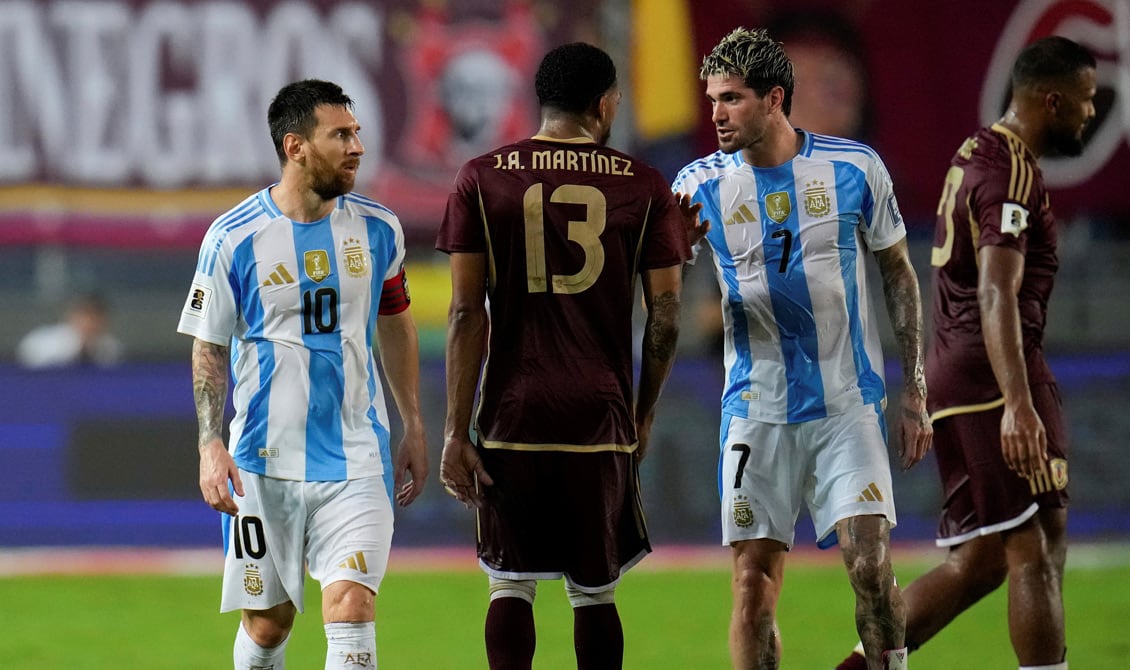 De Paul, siempre cerca de Messi dentro y fuera de la cancha (Foto: AP).