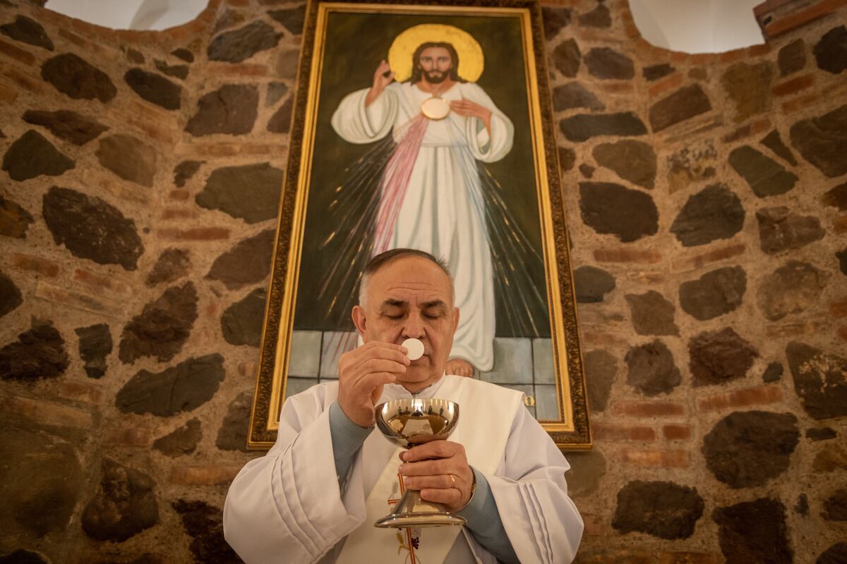 Después de muchos meses volvió a abrir la capilla ubicada en el interior del Notti.