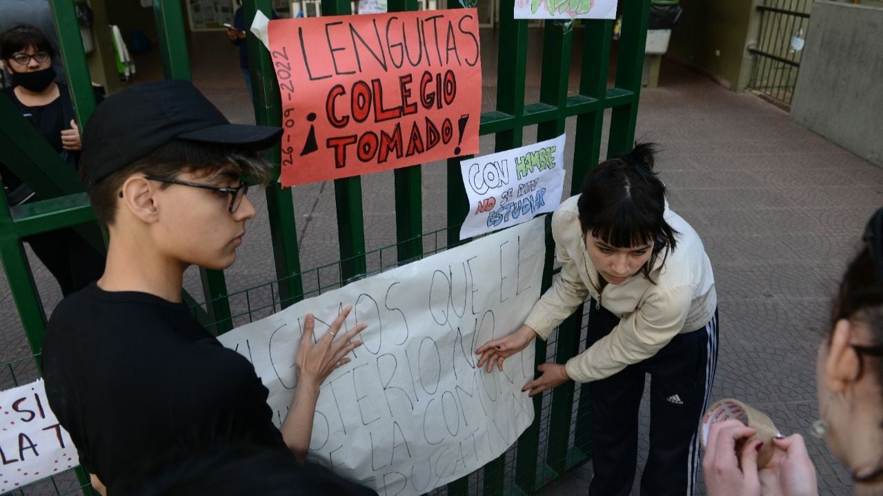 Toma del colegio Lengüitas en Buenos Aires. / Foto: Clarín