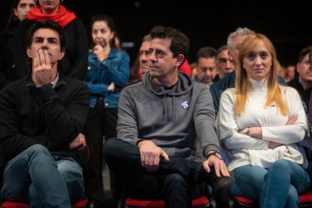 Mendoza es la sede hoy del Frente de Todos a nivel nacional, que convocó a un espacio de debate llamado Peronismo Futuro.
Juan Manuel Urtubey junto al  ministro del Interior Wado de Pedro junto y Senadora Anabel Fernandez Sagasti
Foto: Ignacio Blanco / Los andes 
