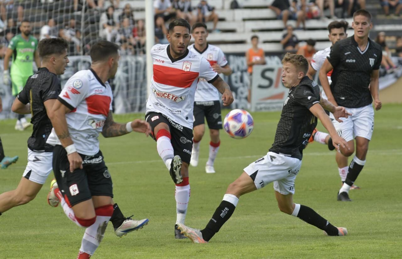 Gimnasia enfrenta al Deportivo Morón por la Primera Nacional / Orlando Pelichotti.