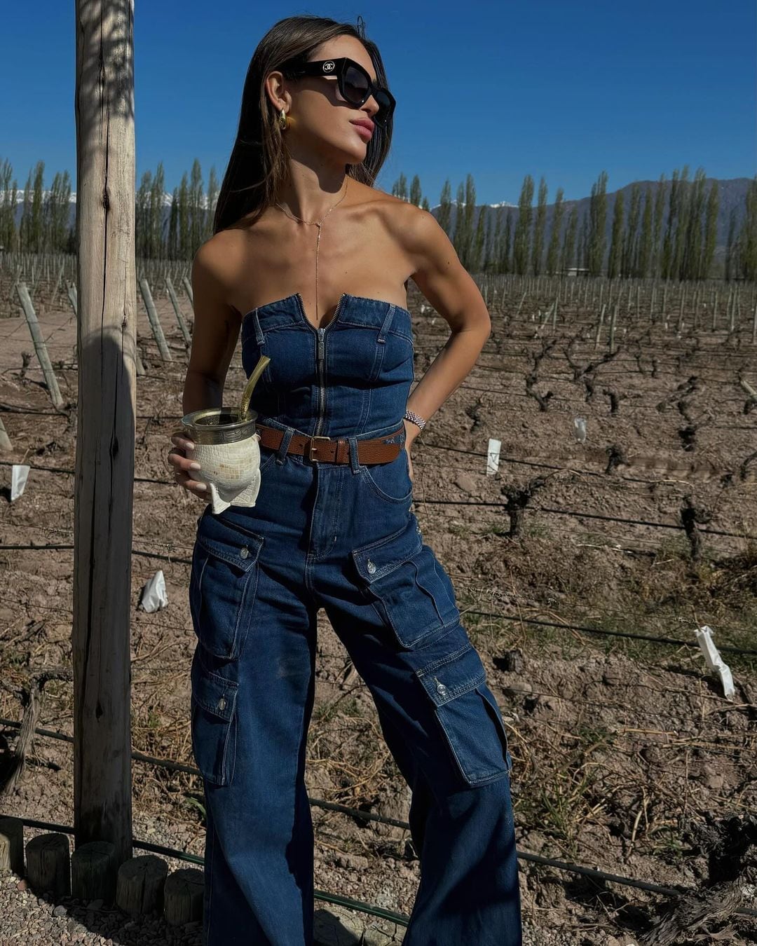 Agustina Gandolfo trajo consigo una de las tendencias del verano europeo más virales: el total denim. Captura de Instagram.