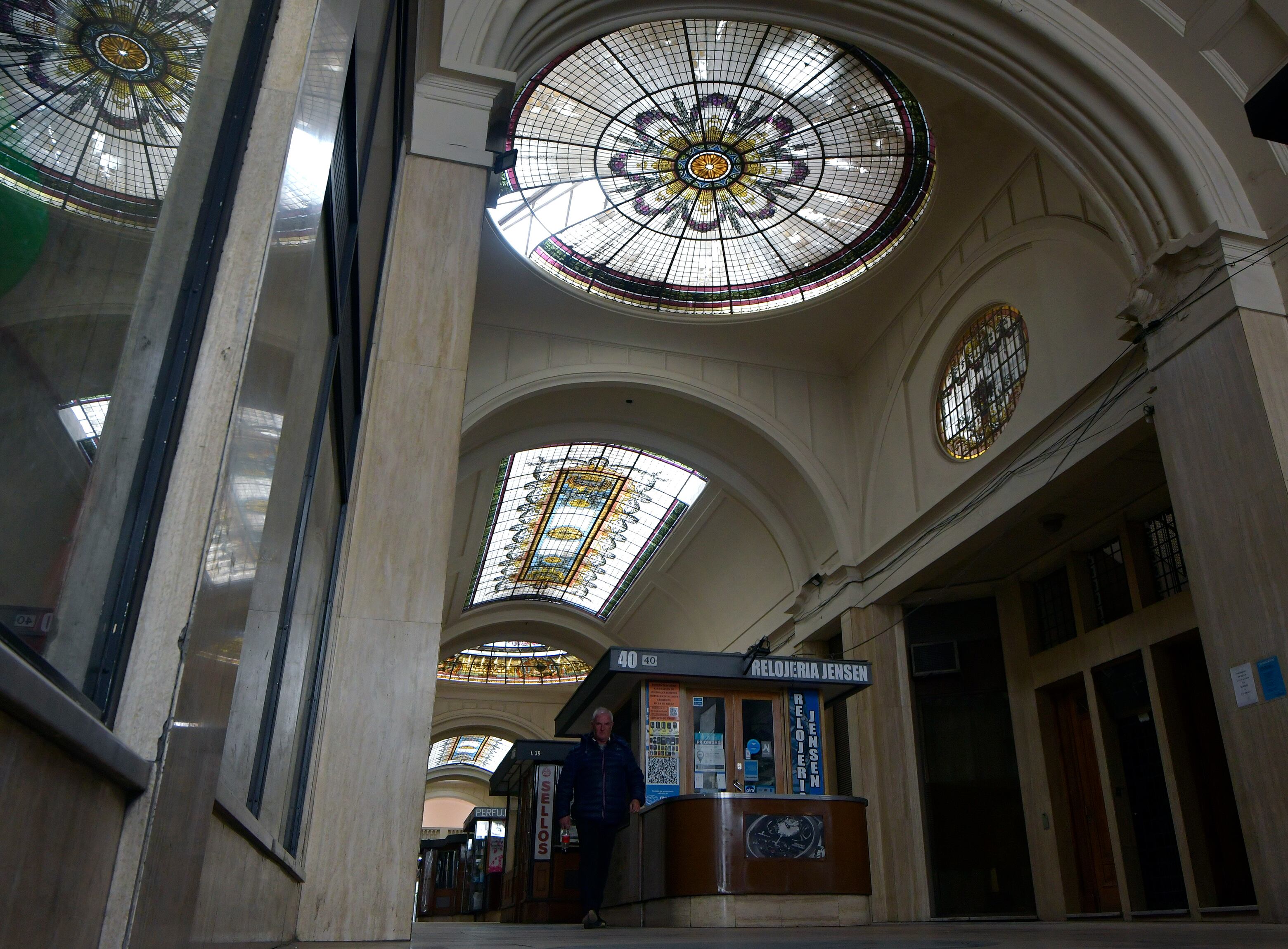 Los vitrales franceses. Patrimonio realiza el refuerzo de la estructura.

Foto:  Orlando Pelichotti/ Los Andes