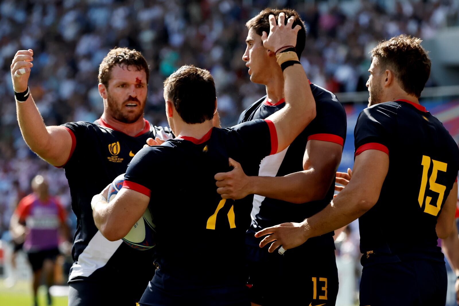 Montoya y las heridas que dejó la batalla ante Japón (Foto: AP).