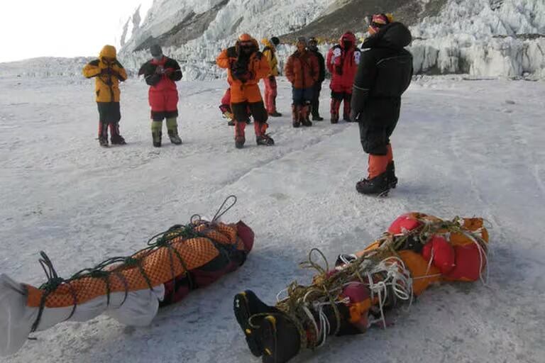 Este año se recuperaron cinco cuerpos como parte de la limpieza patrocinada por el gobierno de Nepal.