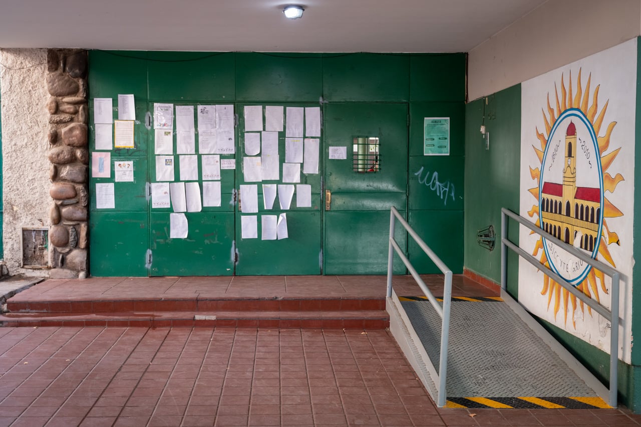 Una escuela de Ciudad está sin agua desde la vuelta a clases, hoy no abrió y darán clases virtuales. Foto: Ignacio Blanco / Los Andes 