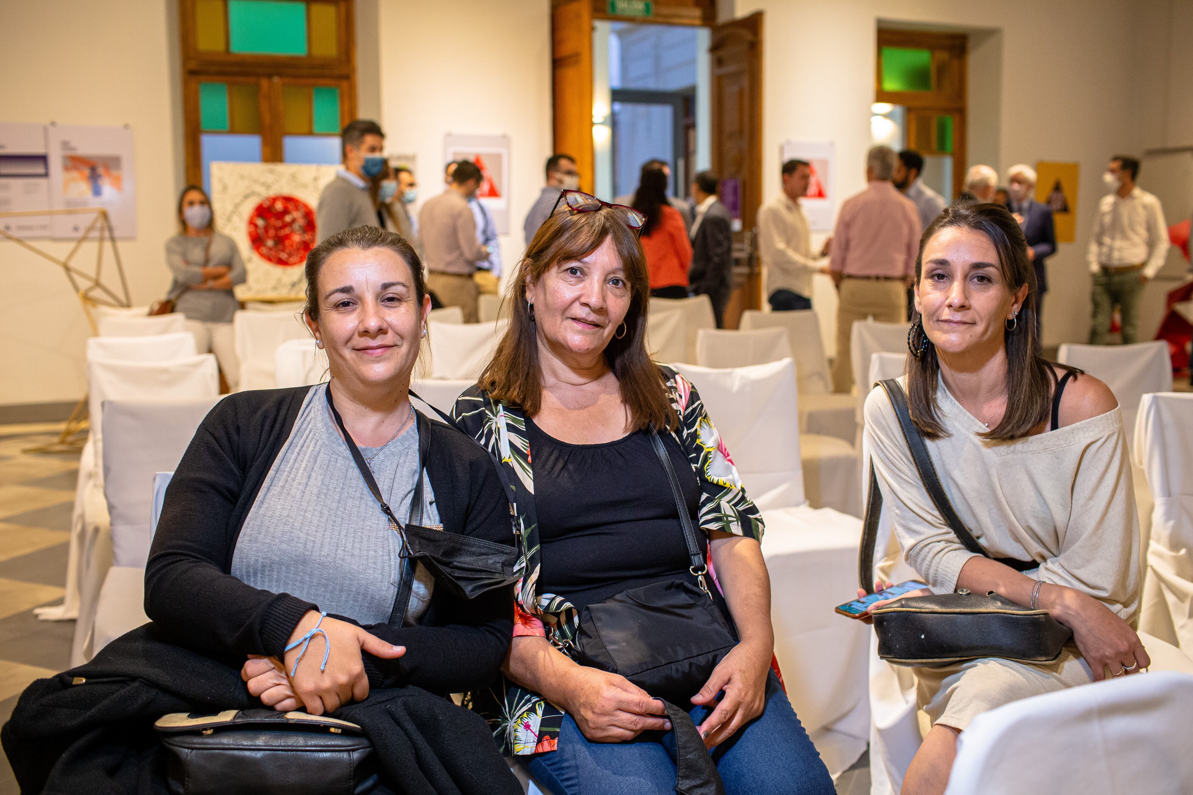 Laura Veloce, Gladys Eglez y Gabriela Veloce