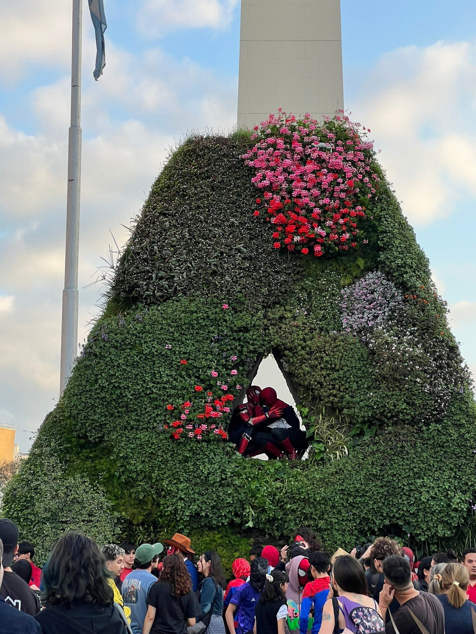 El amor también estuvo presente en el Obelisco. Foto: X.