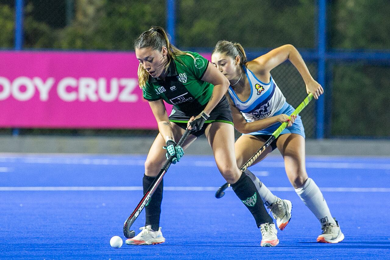 Hockey césped femenino: Maristas San Rafael vs Universidad Nacional San Juan. 
Foto: Los Andes