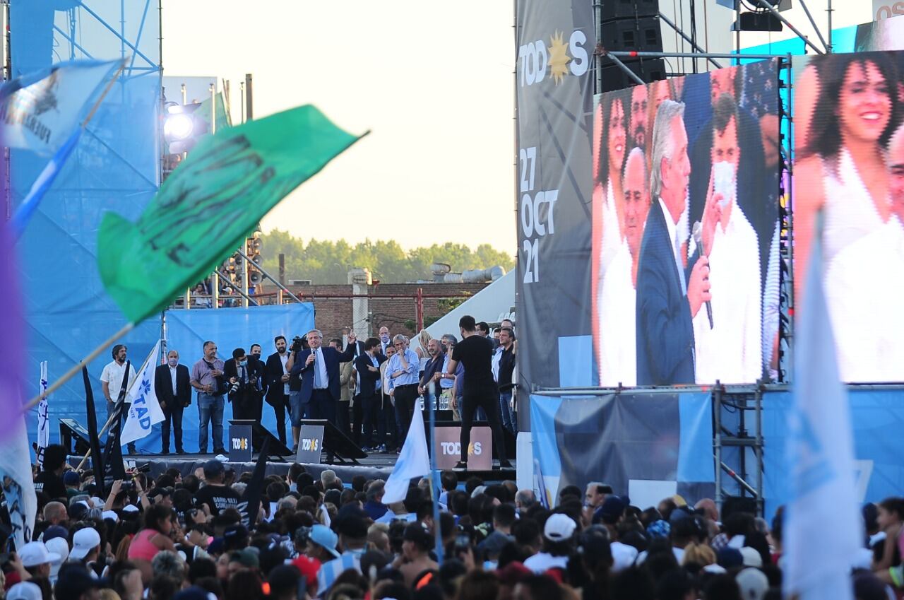 El Presidente fue el único orador del acto del Frente de Todos en la cancha de Morón.