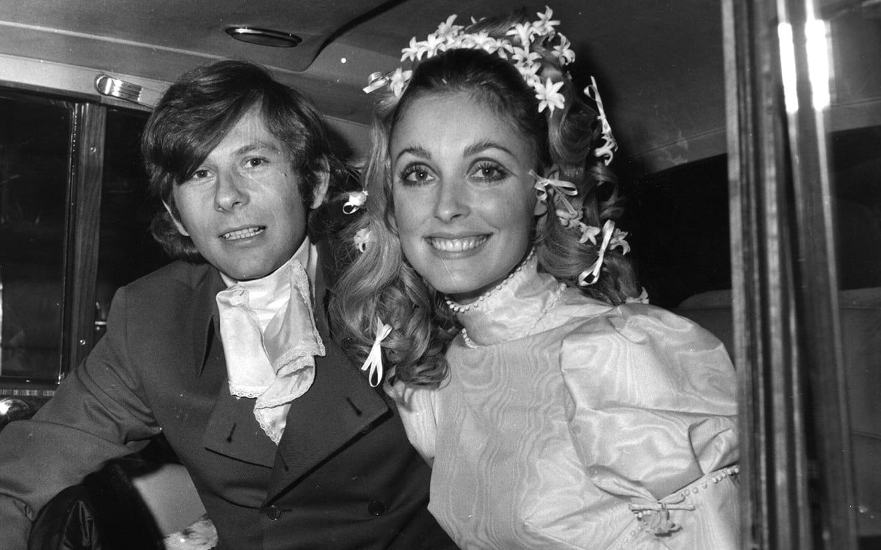 Roman Polanski junto a la asesinada Sharon Tate.