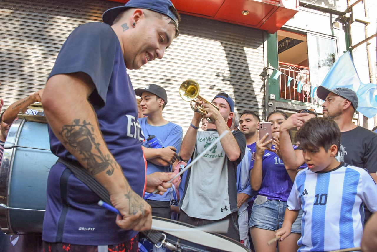 Argentina ya esta en cuarto de final y Mendoza lo festejo así. 
Foto: Mariana Villa / Los Andes