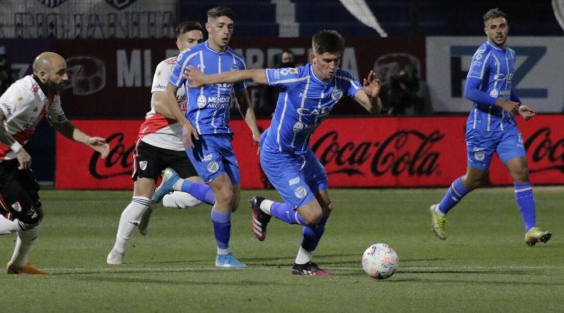 Godoy Cruz le ganó en un partizazo a River Plate en el Estadio Feliciano Gambarte.