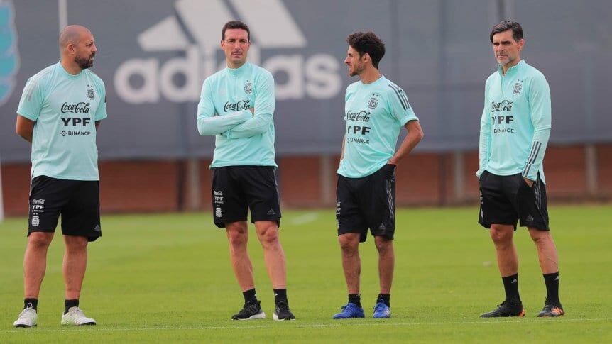 Samuel, Scaloni, Aimar y Ayala, el cuerpo técnico de la Selección. 